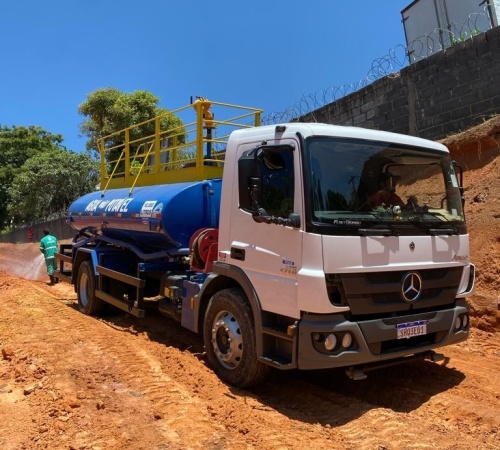 Abastecimento de água para obras.